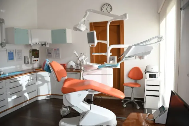 In-office Zoom teeth whitening compared to at-home trays at Peninsula Dentistry in Huntington Beach